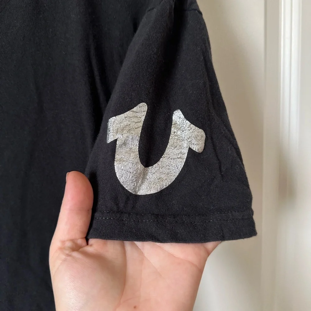 True Religion V-Neck Black Silver Logo T-Shirt Mens Large